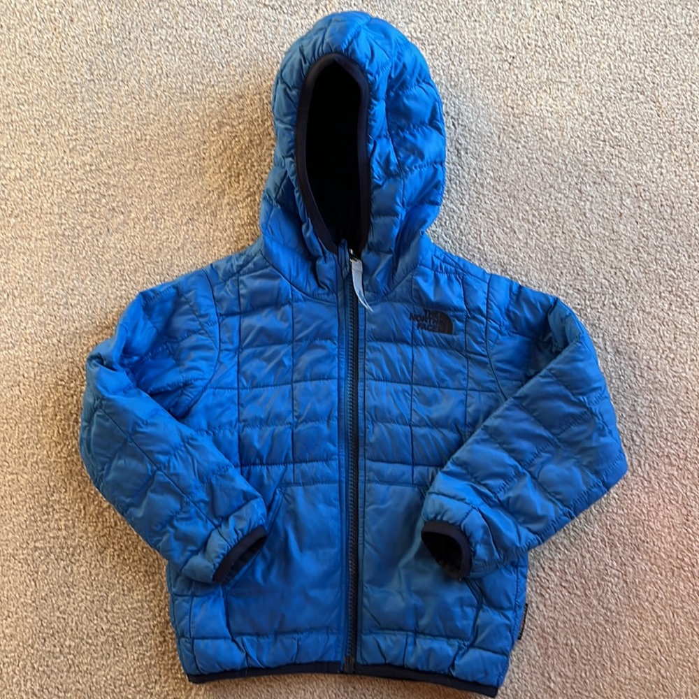 The North Face 3/4 T reversible Thermoball Coat
